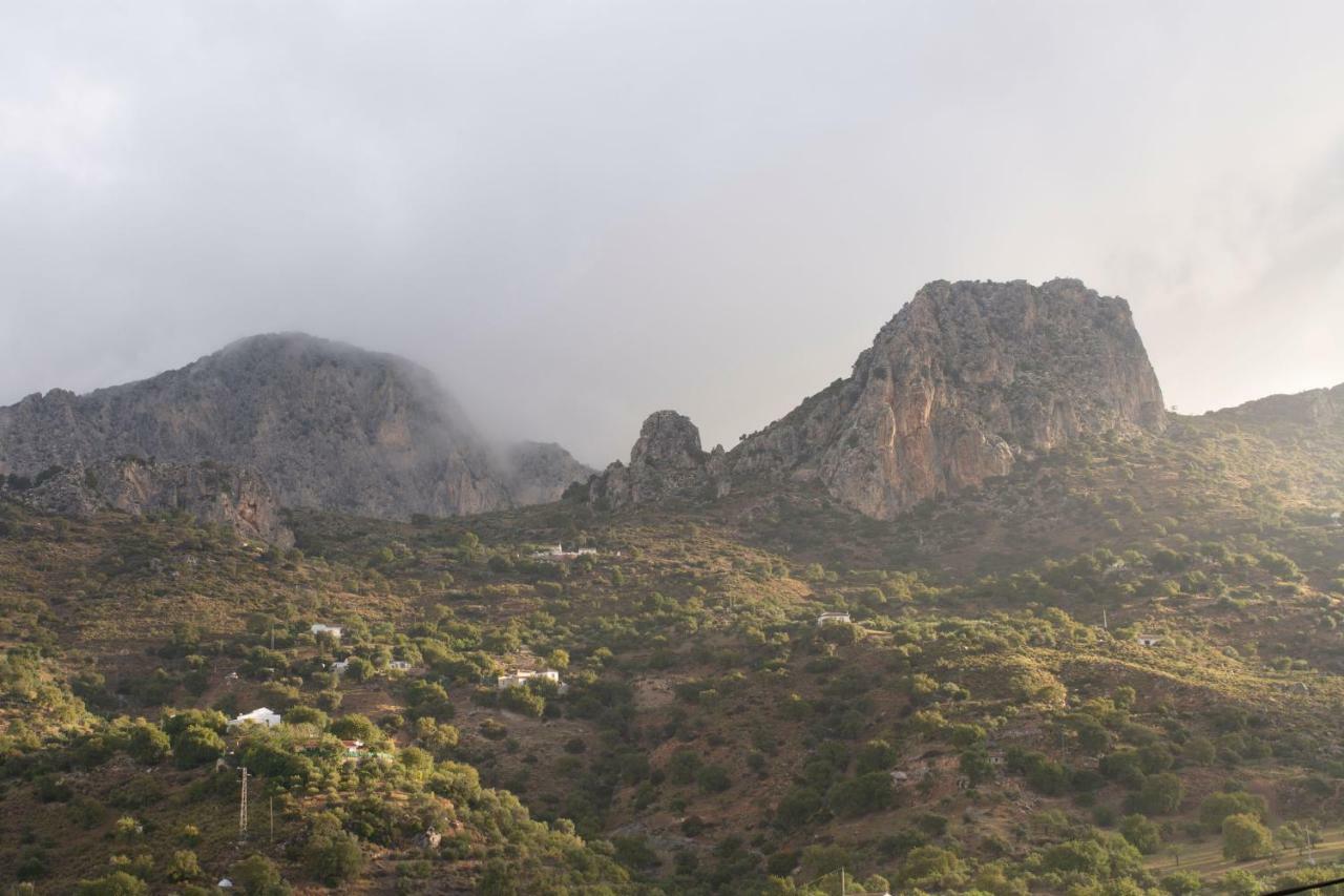 Lagar Del Chorro Junto Caminito Del Rey Piscina Y Baloncesto Daire Dış mekan fotoğraf